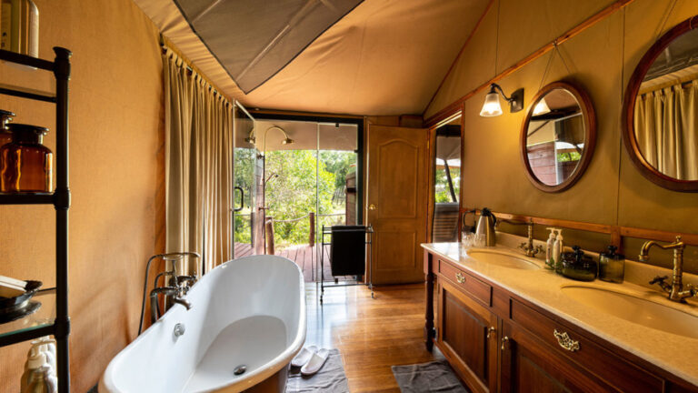 Elewana-Sand-River-Luxury-Tent-bathroom